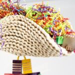 Maïs Taco Hangspeelgoed voor Vogels – DUVO Groovy Maïs Taco - Afbeelding 3
