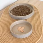 Keramische Kattenvoer- en Drinkbak Grijs-Groen 260 ml – DUVO Stone Wavy Dune - Afbeelding 5