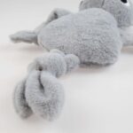Pluchen Hondenknuffel met Pieper en Knispergeluid – DUVO Pawbies Wasbeer - Afbeelding 3